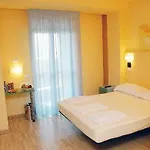 מלון Mihotel 4*