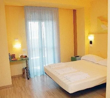 호텔 Mihotel 4*