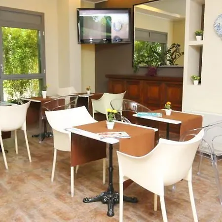 מלון Mihotel